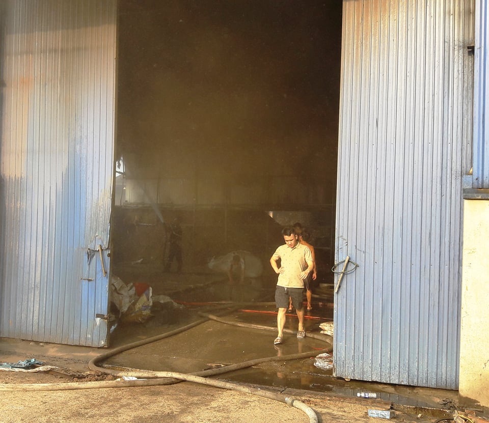 Cháy lớn tại xưởng chế biến than sạch xuất khẩu - 2