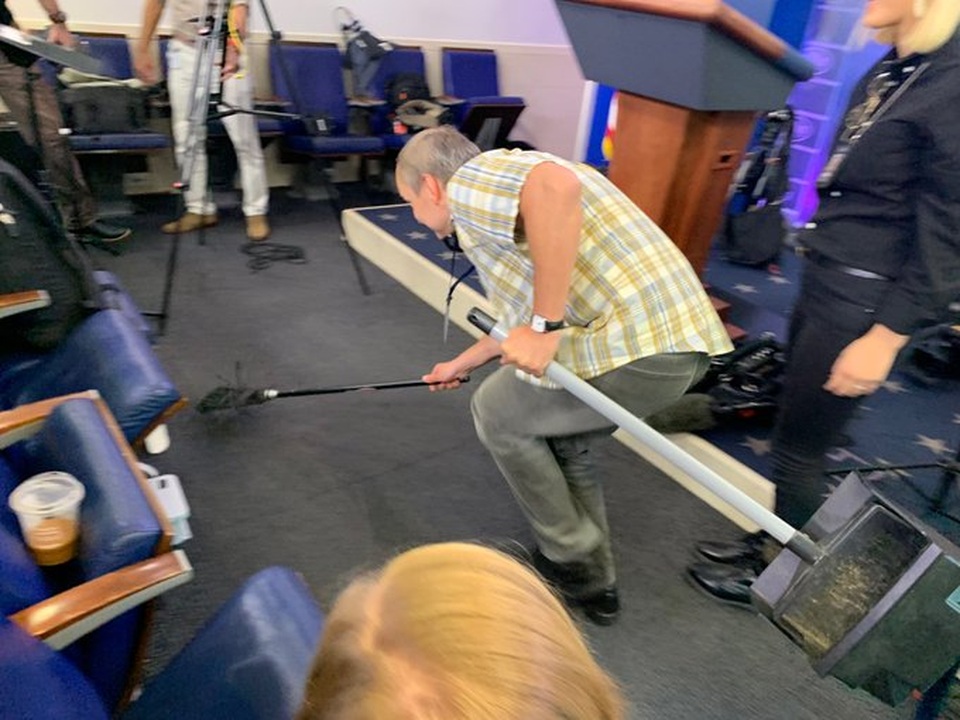 Chuột gây hỗn loạn trong cuộc họp báo ở Nhà Trắng - 2 Chuột gây hỗn loạn trong cuộc họp báo ở Nhà Trắng - 2