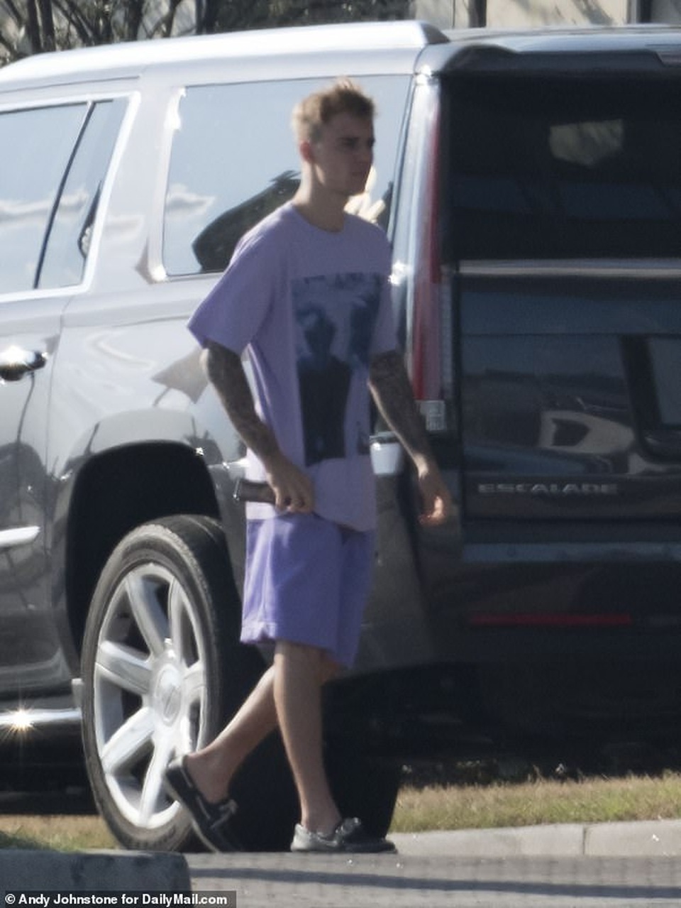 Justin và Hailey Bieber trở về nhà sau đám cưới toàn sao - 4 Justin và Hailey Bieber trở về nhà sau đám cưới toàn sao - 4