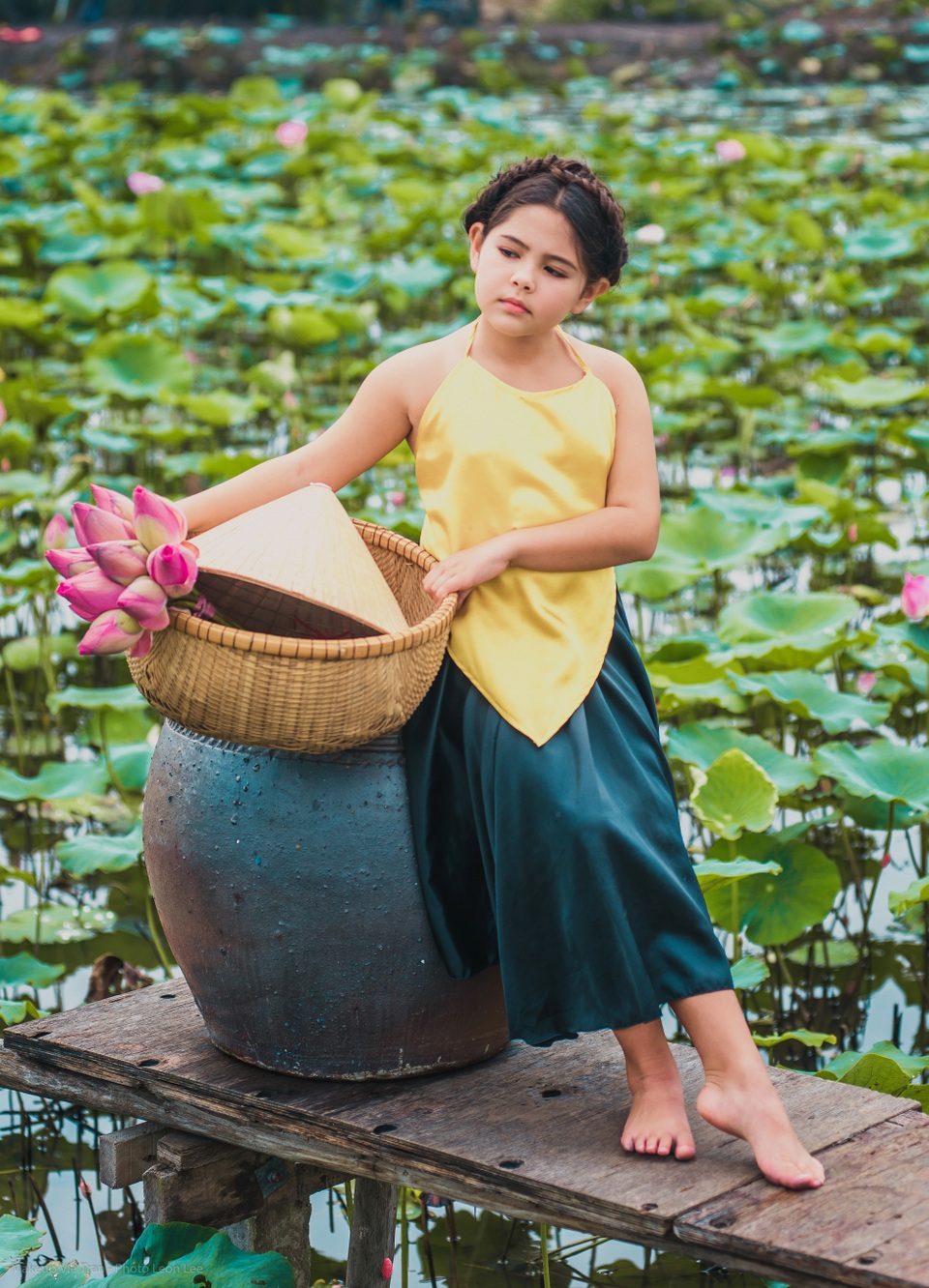 Bông hồng lai Pháp - Việt đốn tim người xem với bộ ảnh bên sen - 3 Bông hồng lai Pháp - Việt đốn tim người xem với bộ ảnh bên sen - 3