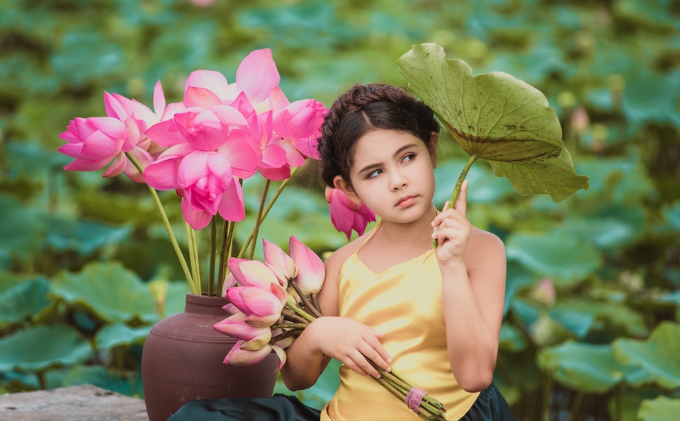 Bông hồng lai Pháp - Việt đốn tim người xem với bộ ảnh bên sen - 2 Bông hồng lai Pháp - Việt đốn tim người xem với bộ ảnh bên sen - 2