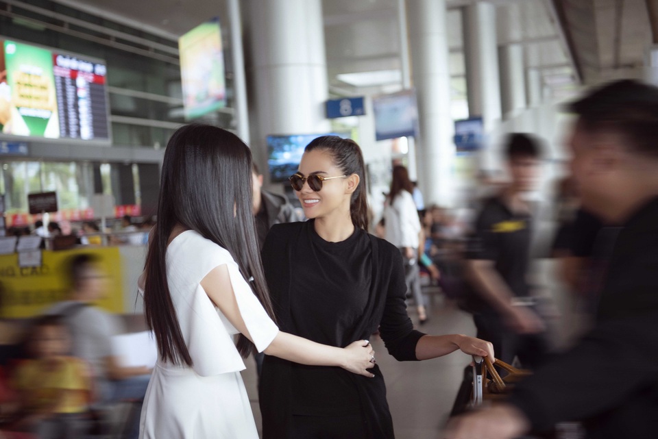 Emily Hồng Nhung đón Hoa Hậu Liên Lục Địa 2018 đến Việt Nam - 3 Emily Hồng Nhung đón Hoa Hậu Liên Lục Địa 2018 đến Việt Nam - 3