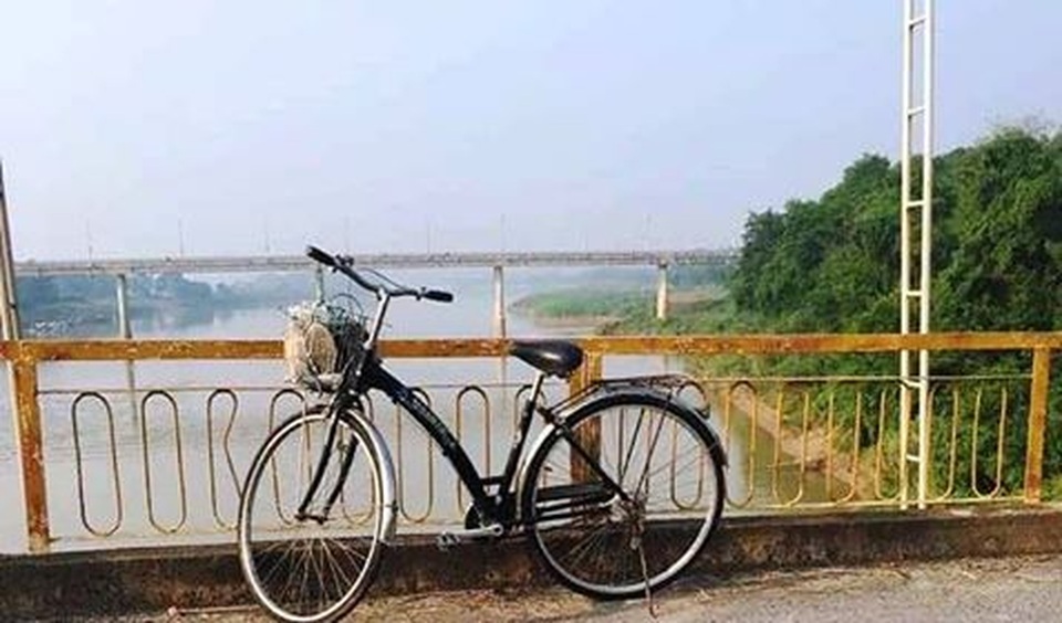Để lại xe đạp trên cầu, thiếu nữ gieo mình xuống sông Lam - 1 Để lại xe đạp trên cầu, thiếu nữ gieo mình xuống sông Lam - 1