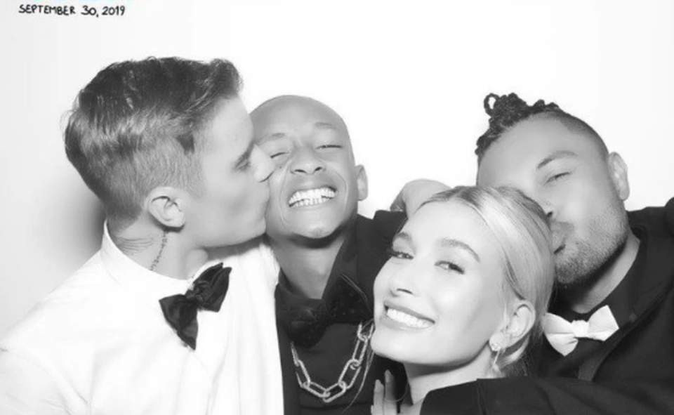 Đám cưới Justin Bieber: Cô dâu trốn trong chiếc lồng siêu to khổng lồ để tránh paparazzi - 9