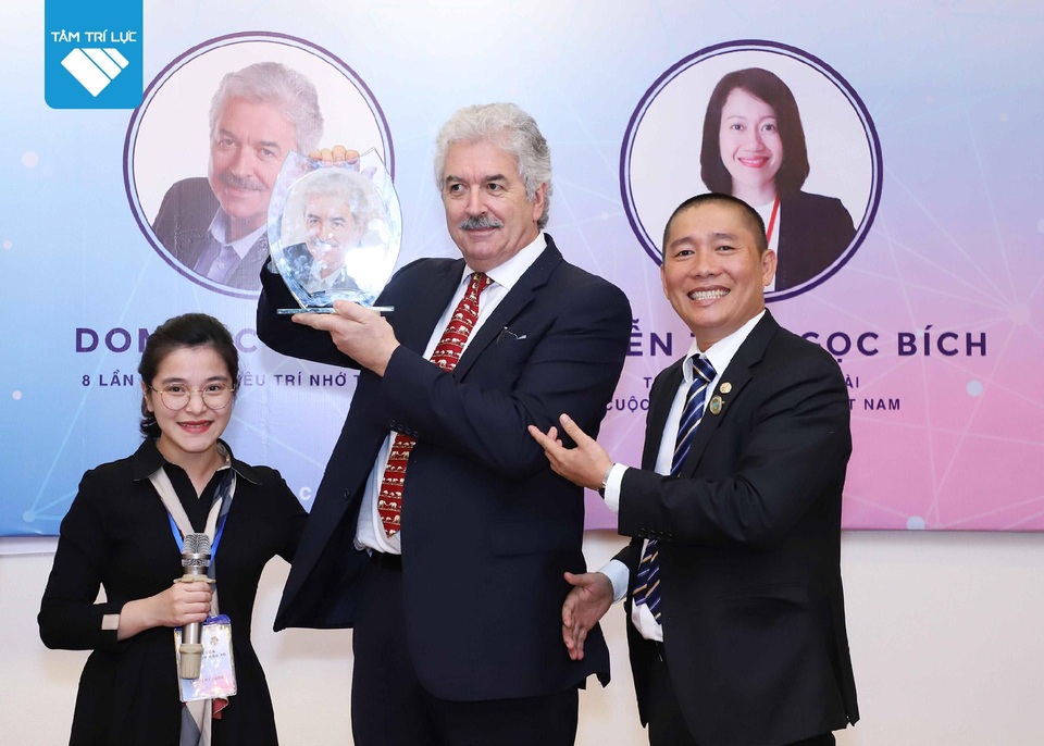 Mở rộng tư duy, nâng tầm trí tuệ người Việt cùng Dominic O’Brien, người Nghệ sĩ tài hoa của Nghệ thuật Trí nhớ - 1 Mở rộng tư duy, nâng tầm trí tuệ người Việt cùng Dominic O’Brien, người Nghệ sĩ tài hoa của Nghệ thuật Trí nhớ - 1