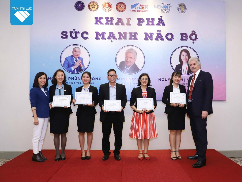 Mở rộng tư duy, nâng tầm trí tuệ người Việt cùng Dominic O’Brien, người Nghệ sĩ tài hoa của Nghệ thuật Trí nhớ - 2 Mở rộng tư duy, nâng tầm trí tuệ người Việt cùng Dominic O’Brien, người Nghệ sĩ tài hoa của Nghệ thuật Trí nhớ - 2