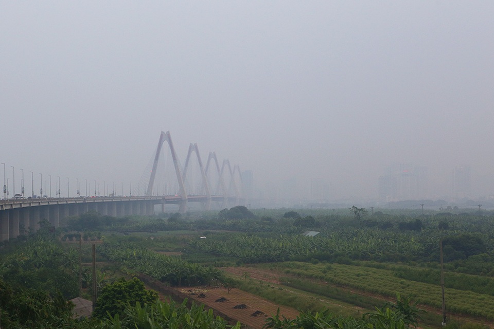 Khói đốt rơm rạ ngút trời ngoại thành Hà Nội - 13 Khói đốt rơm rạ ngút trời ngoại thành Hà Nội - 13