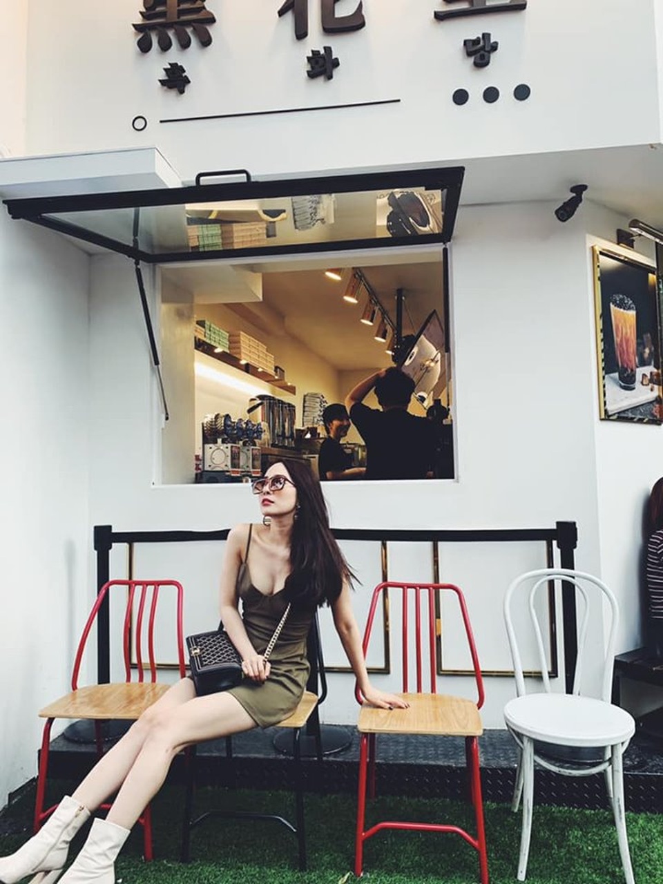 Quỳnh Nga: “Đừng “ngu dại” vì một người đàn ông có nhiều phụ nữ khác đang “ngu” cùng mình” - 6 Quỳnh Nga: “Đừng “ngu dại” vì một người đàn ông có nhiều phụ nữ khác đang “ngu” cùng mình” - 6