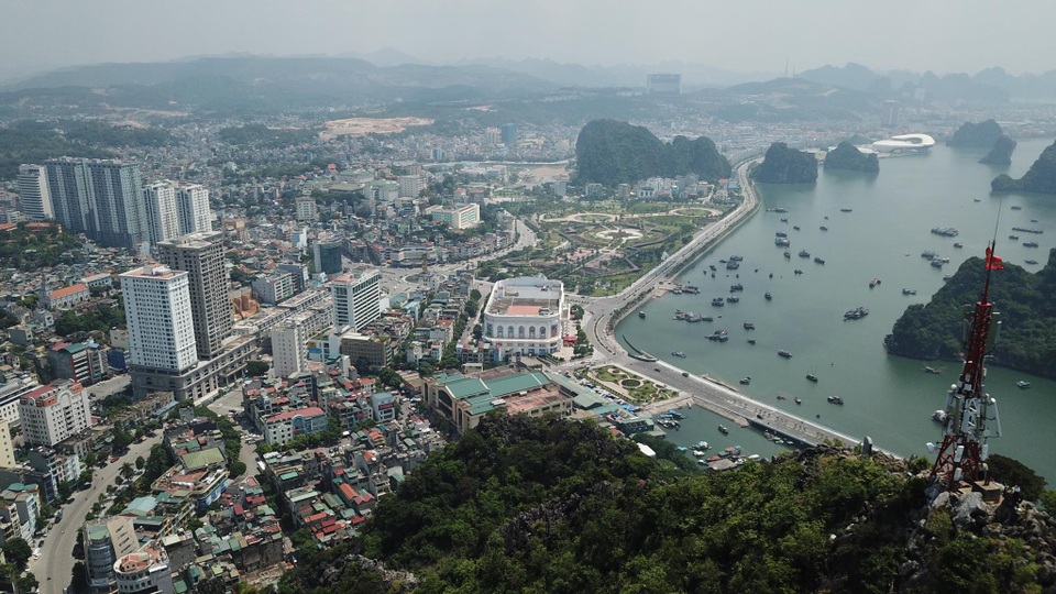 Hạ Long sắp trở thành đô thị loại 1 trực thuộc tỉnh lớn nhất cả nước - 1 Hạ Long sắp trở thành đô thị loại 1 trực thuộc tỉnh lớn nhất cả nước - 1