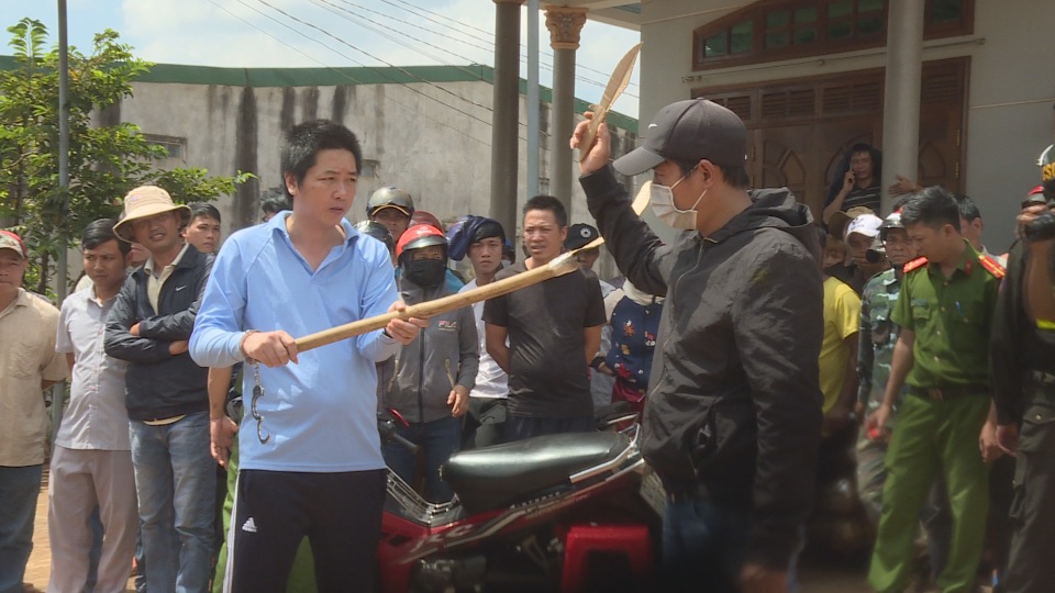 Sang bàn bên mời rượu, người đàn ông bị chém tử vong - 1 Sang bàn bên mời rượu, người đàn ông bị chém tử vong - 1