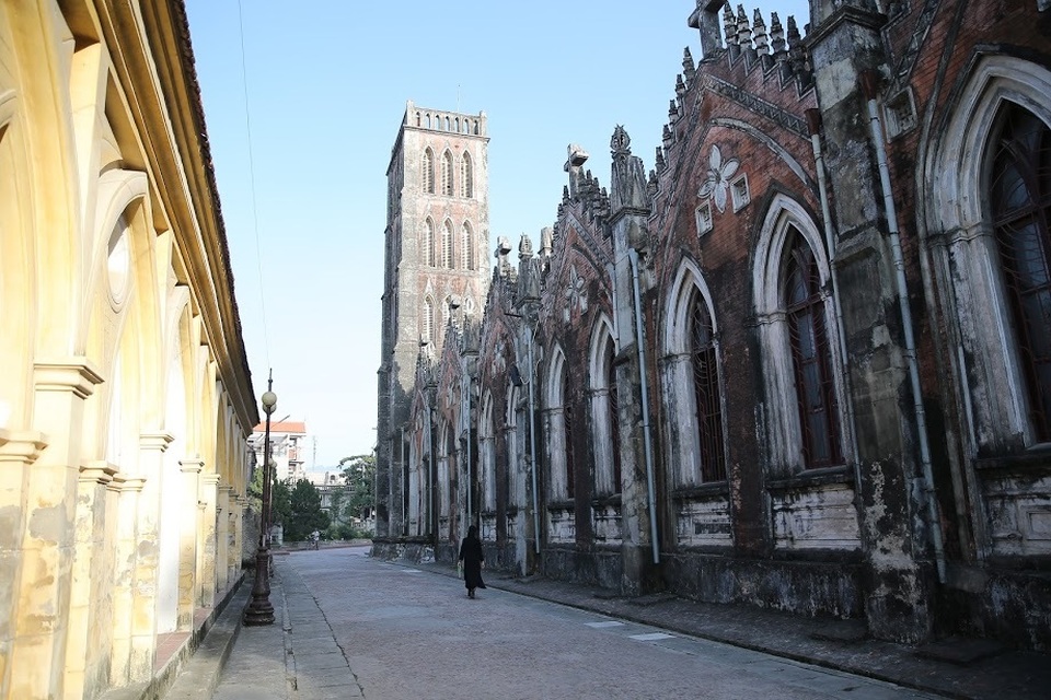 Chiêm ngưỡng vương cung thánh đường đẹp không kém trời Tây ở Việt Nam - 6 Chiêm ngưỡng vương cung thánh đường đẹp không kém trời Tây ở Việt Nam - 6