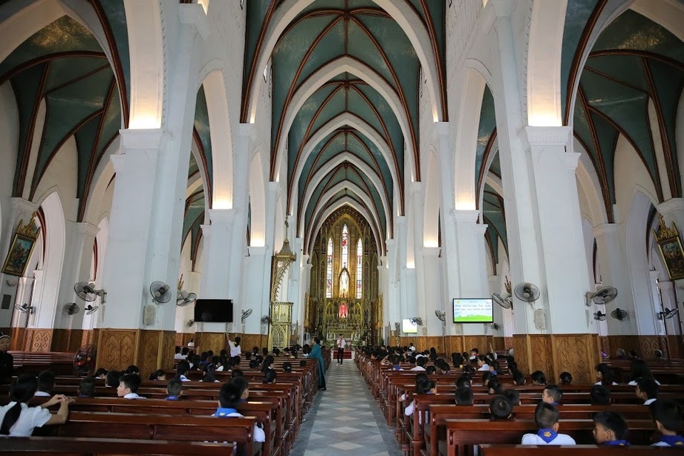 Chiêm ngưỡng vương cung thánh đường đẹp không kém trời Tây ở Việt Nam - 11 Chiêm ngưỡng vương cung thánh đường đẹp không kém trời Tây ở Việt Nam - 11