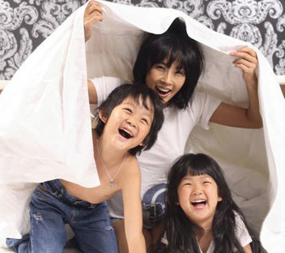 Mẹ và bạn thân viếng mộ Choi Jin Shil trong lần giỗ thứ 11 - 5 Mẹ và bạn thân viếng mộ Choi Jin Shil trong lần giỗ thứ 11 - 5