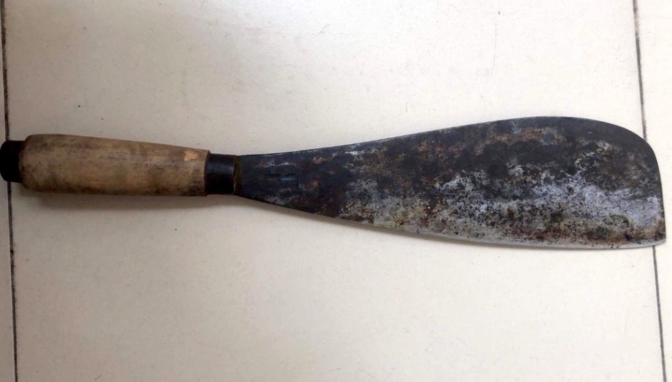 Lên cơn nghiện, nam thanh niên cầm dao kề cổ người phụ nữ cướp xe máy - 2