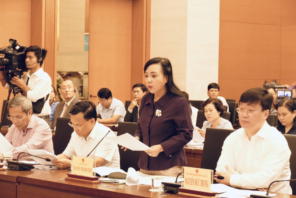 Chênh lệch thu nhập lớn, sao giữ chân bác sĩ giỏi bỏ bệnh viện công sang tư? - 1 Chênh lệch thu nhập lớn, sao giữ chân bác sĩ giỏi bỏ bệnh viện công sang tư? - 1