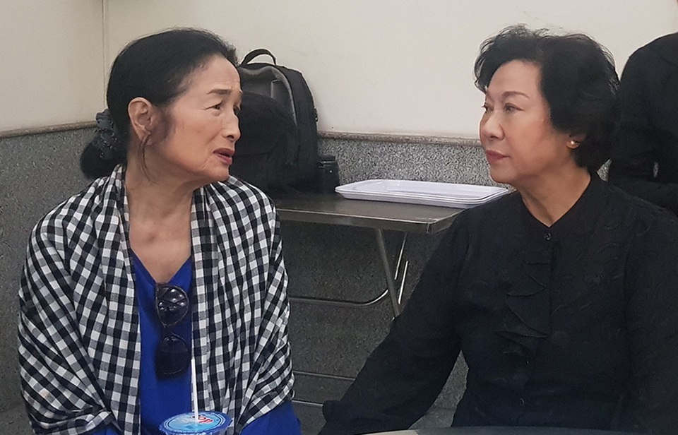 Nghẹn ngào giây phút tiễn biệt NSND Thế Anh về cõi vĩnh hằng - 3 Nghẹn ngào giây phút tiễn biệt NSND Thế Anh về cõi vĩnh hằng - 3