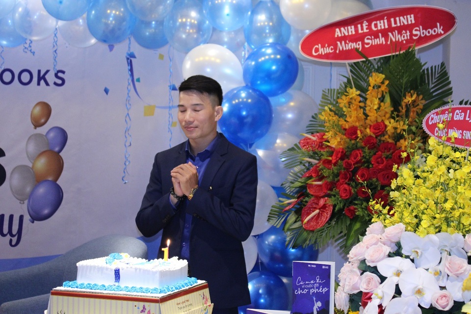 Công ty Cổ phần Sbooks kỷ niệm 1 năm thành lập - 1 Công ty Cổ phần Sbooks kỷ niệm 1 năm thành lập - 1