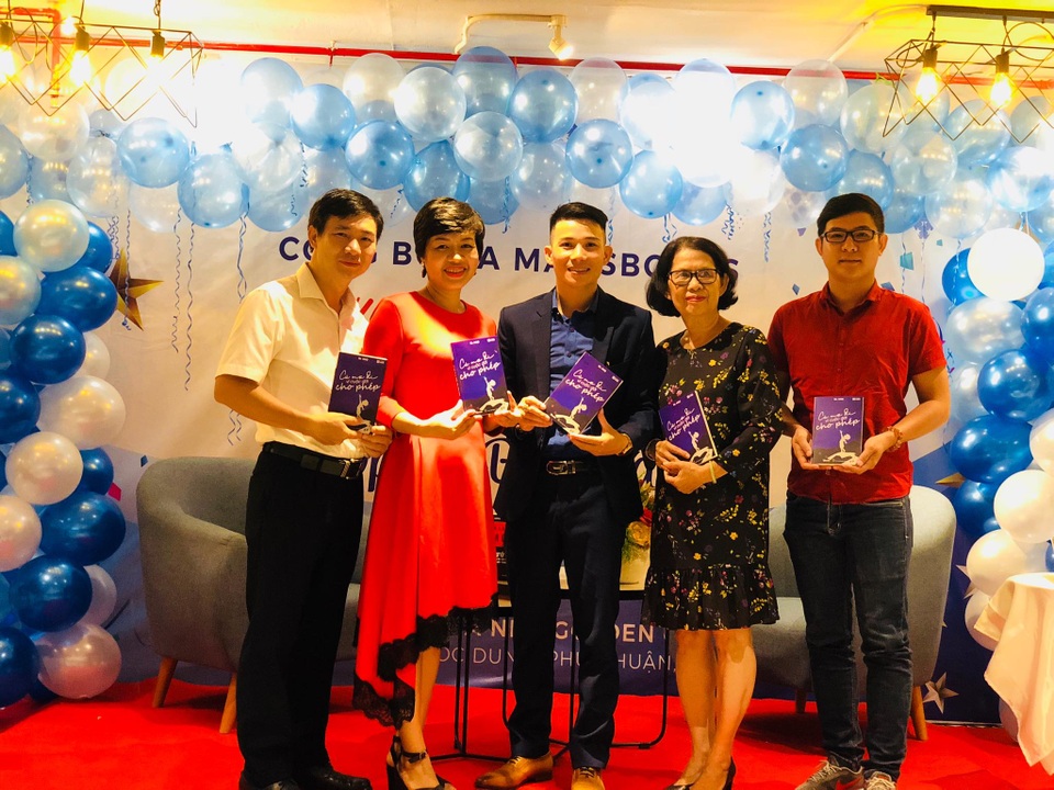 Công ty Cổ phần Sbooks kỷ niệm 1 năm thành lập - 3 Công ty Cổ phần Sbooks kỷ niệm 1 năm thành lập - 3