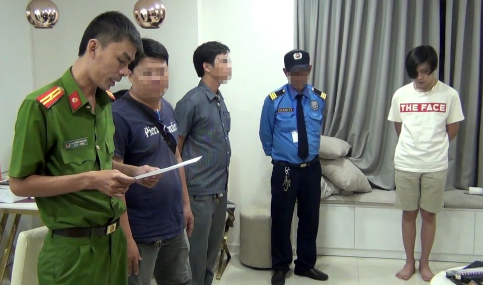 Trinh sát đeo bám hơn nửa năm để bắt 2 vợ chồng buôn ma túy - 1 Trinh sát đeo bám hơn nửa năm để bắt 2 vợ chồng buôn ma túy - 1