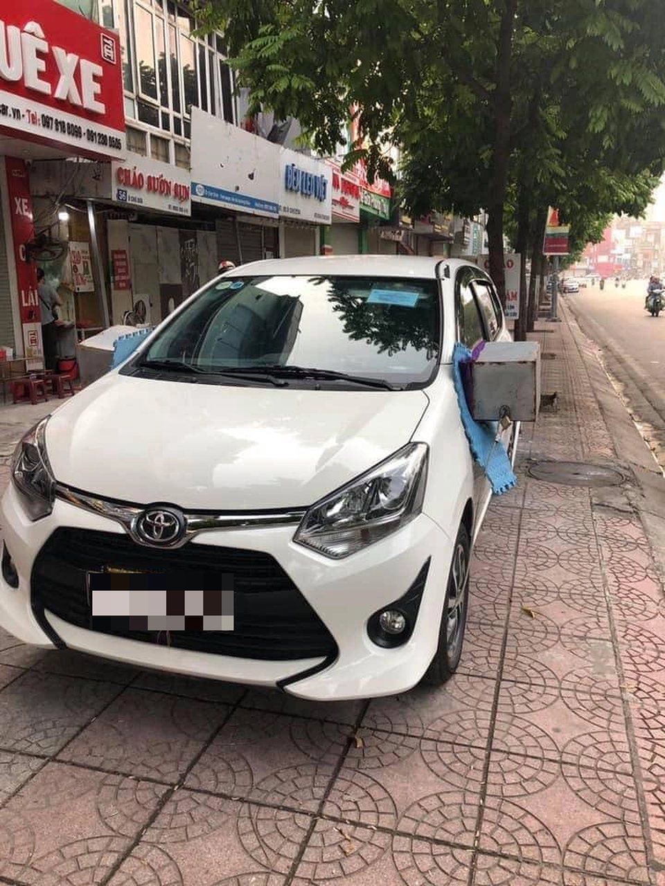 Nạn gương tặc bùng nổ: Khó nhịn cười với các kiểu khóa phòng vệ - 4 Nạn gương tặc bùng nổ: Khó nhịn cười với các kiểu khóa phòng vệ - 4
