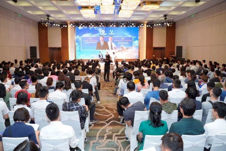 Giới trẻ Việt khắp thế giới đổ về Việt Nam học phi công - 1 Giới trẻ Việt khắp thế giới đổ về Việt Nam học phi công - 1
