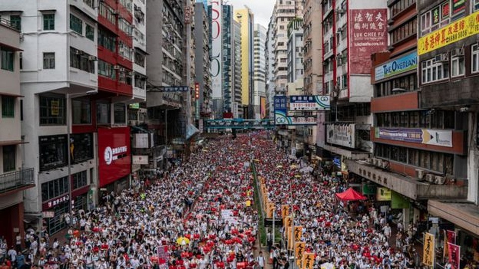 Nhà giàu Hong Kong đổ xô săn “thị thực vàng” giữa làn sóng biểu tình - 2 Nhà giàu Hong Kong đổ xô săn “thị thực vàng” giữa làn sóng biểu tình - 2