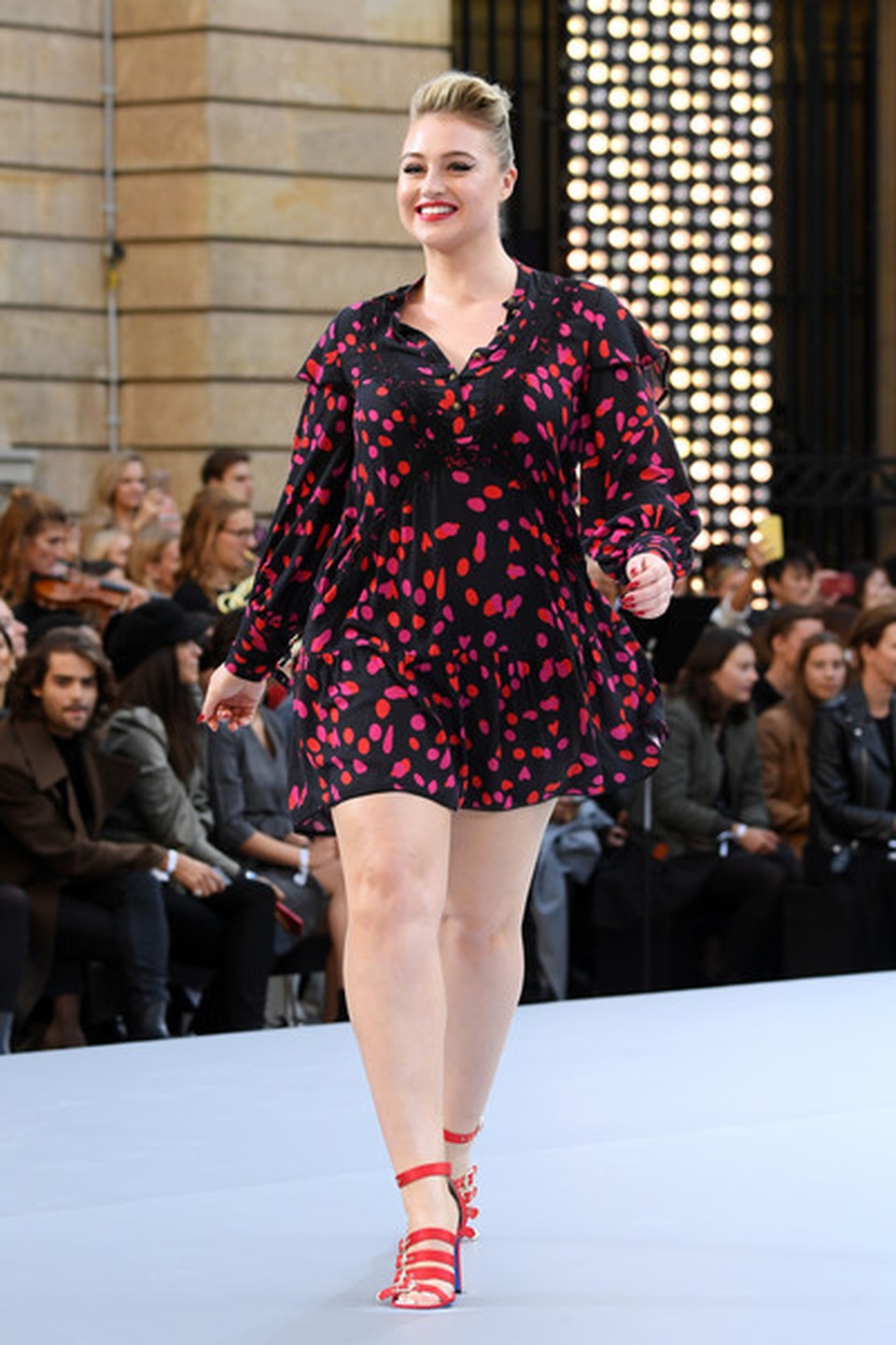 Siêu mẫu ngoại cỡ Iskra Lawrence khoe ngực căng đầy - 7 Siêu mẫu ngoại cỡ Iskra Lawrence khoe ngực căng đầy - 7