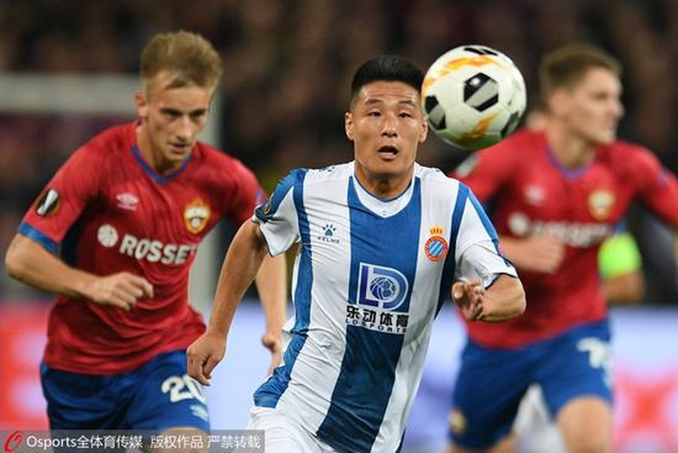 Cầu thủ Trung Quốc đầu tiên ghi bàn ở cúp châu Âu - 1