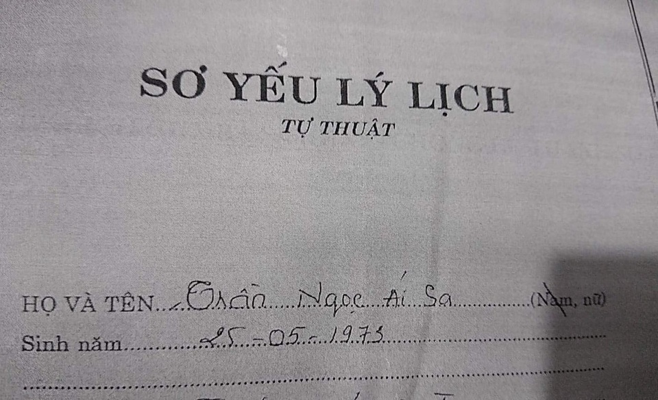 Xôn xao nữ Trưởng phòng Tỉnh ủy xinh đẹp sử dụng bằng của chị gái để thăng tiến - 1 Xôn xao nữ Trưởng phòng Tỉnh ủy xinh đẹp sử dụng bằng của chị gái để thăng tiến - 1