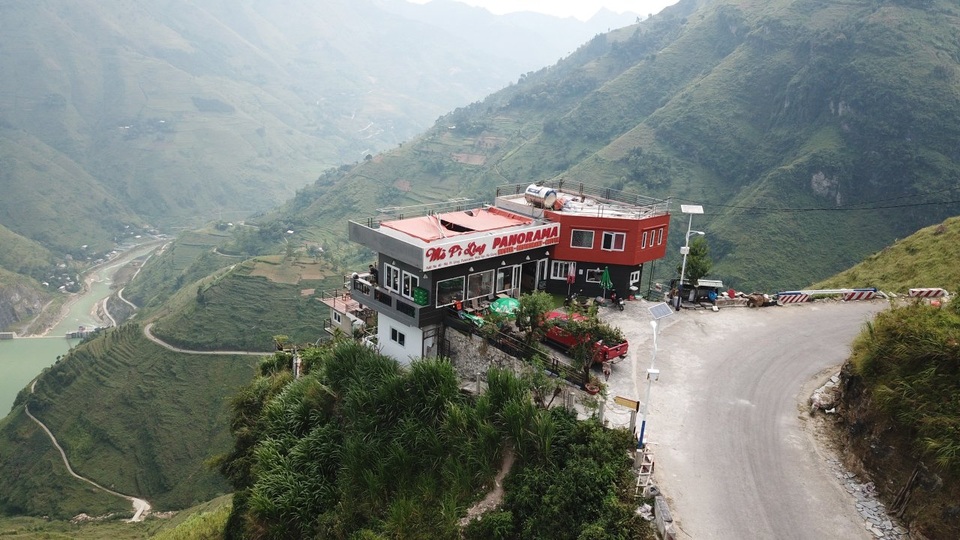 Hà Giang sẽ báo cáo Thủ tướng về công trình “khủng” 7 tầng trên đèo Mã Pí Lèng - 2 Hà Giang sẽ báo cáo Thủ tướng về công trình “khủng” 7 tầng trên đèo Mã Pí Lèng - 2
