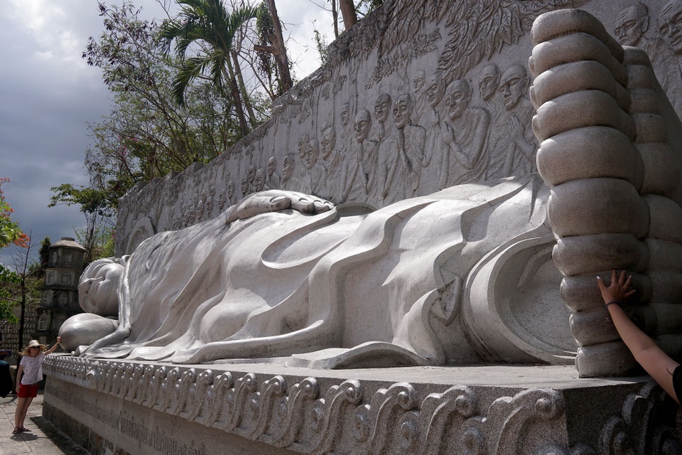 Chùa Long Sơn.jpg Chùa Long Sơn.jpg