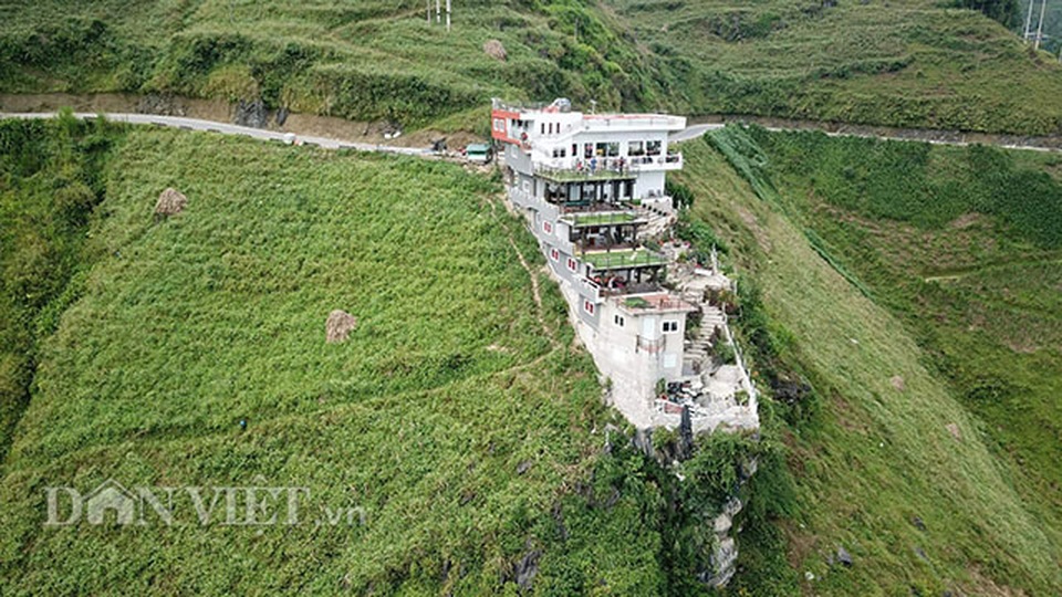Hà Giang lập đoàn kiểm tra công trình 7 tầng đồ sộ mọc trên đèo Mã Pí Lèng - 2 Hà Giang lập đoàn kiểm tra công trình 7 tầng đồ sộ mọc trên đèo Mã Pí Lèng - 2