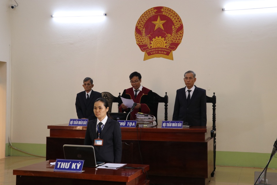 Tạm dừng phiên xử 3 quản giáo đánh phạm nhân tử vong - 1 Tạm dừng phiên xử 3 quản giáo đánh phạm nhân tử vong - 1
