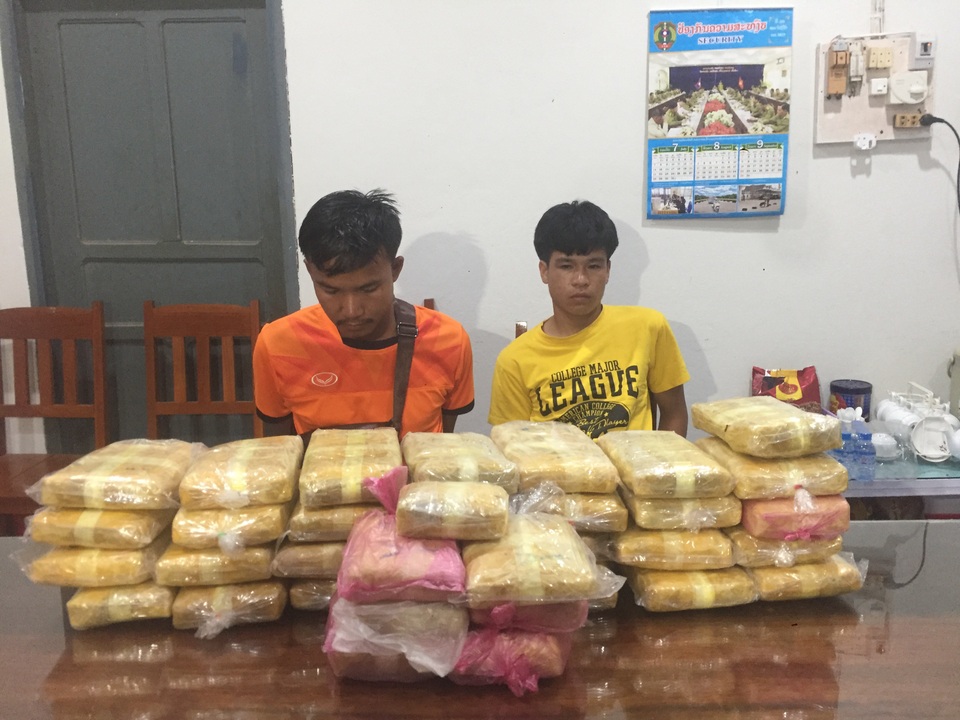 Bắt 2 đối tượng người Lào vận chuyển hơn 200 ngàn viên ma túy sang Việt Nam - 1 Bắt 2 đối tượng người Lào vận chuyển hơn 200 ngàn viên ma túy sang Việt Nam - 1