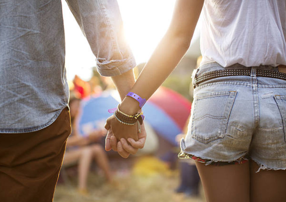 Ai cũng chê bạn gái tôi xấu khiến tôi hoang mang dao động - 1