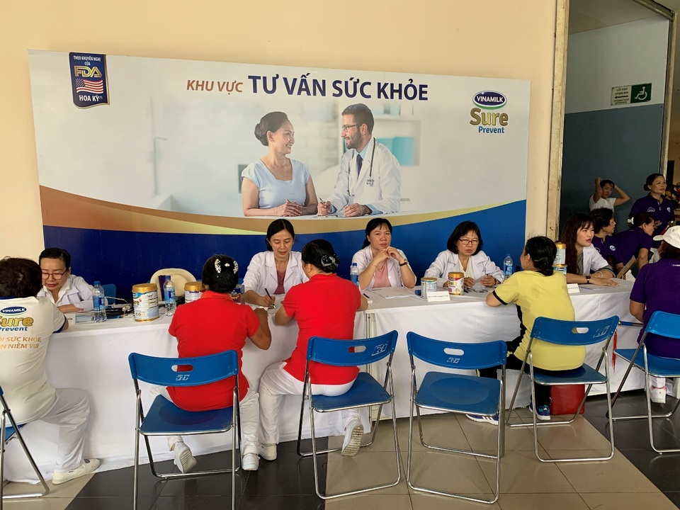 Vinamilk tổ chức nhiều hoạt động ý nghĩa cho người cao tuổi cả nước - 6 Vinamilk tổ chức nhiều hoạt động ý nghĩa cho người cao tuổi cả nước - 6
