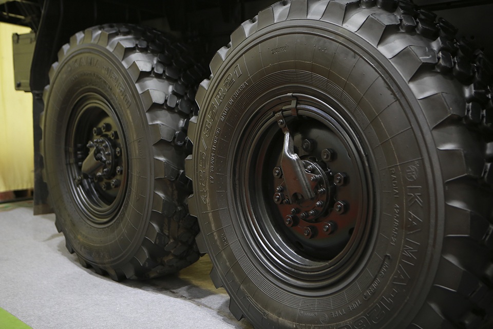 Tận mắt mẫu xe chuyên chở thiết giáp, tên lửa hiện đại hàng đầu ở Hà Nội - 8