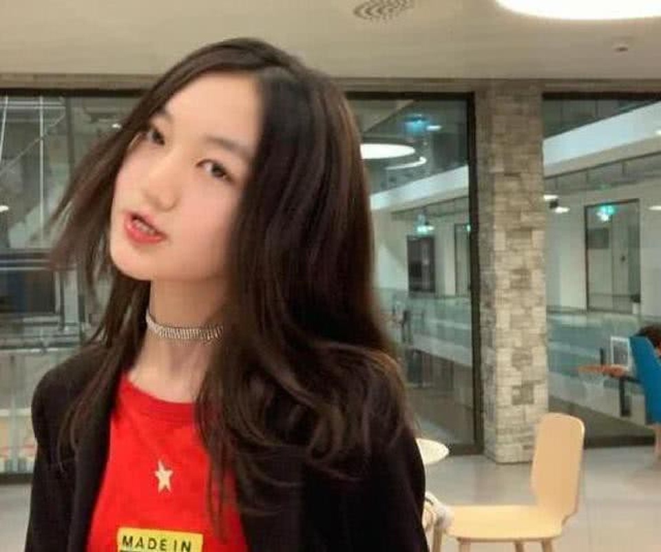 Con gái Vương Phi sống xa hoa, vui vẻ tại nước ngoài - 2 Con gái Vương Phi sống xa hoa, vui vẻ tại nước ngoài - 2