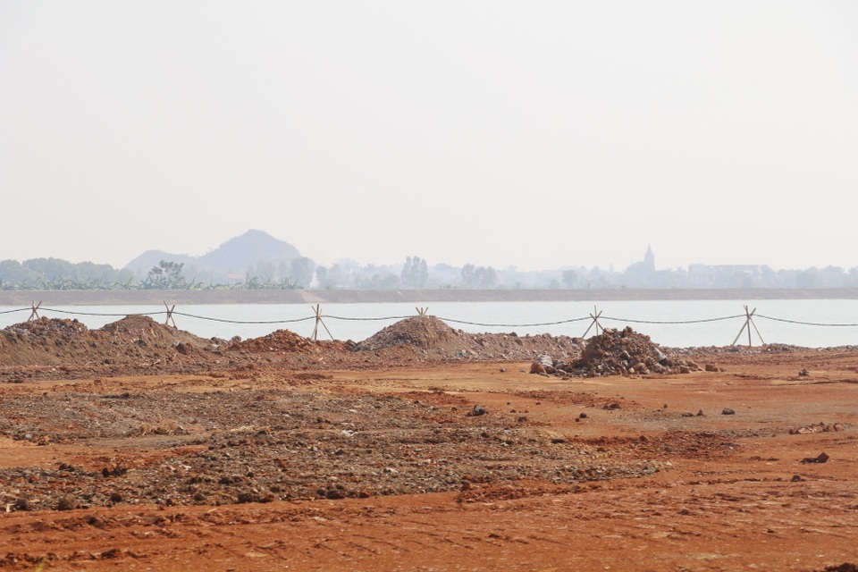 Ai “chống lưng” để doanh nghiệp ngang nhiên lấp gần 7ha hồ thủy lợi xây sân golf? - 6