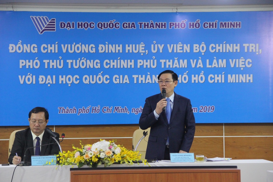 Phó Thủ tướng giải tỏa lo lắng của sinh viên “tự chủ cao kèm tiền học phí tăng” - 4 Phó Thủ tướng giải tỏa lo lắng của sinh viên “tự chủ cao kèm tiền học phí tăng” - 4