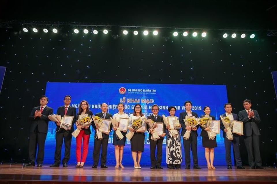 Phó Thủ tướng Vũ Đức Đam: Hỗ trợ sinh viên khởi nghiệp không phải để tạo ra các tỷ phú - 3 Phó Thủ tướng Vũ Đức Đam: Hỗ trợ sinh viên khởi nghiệp không phải để tạo ra các tỷ phú - 3