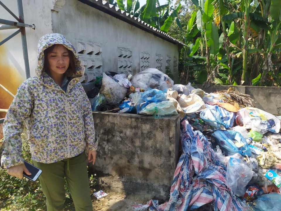 HTX đổ rác ra sông suốt 4 năm, chính quyền xã... không hay biết? - 5