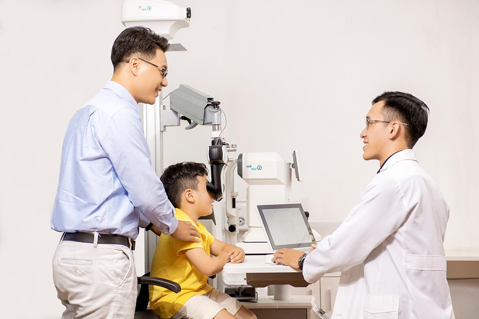 Loạn thị trường kính thuốc cho trẻ: Đừng mất bò mới lo làm chuồng - 2 Loạn thị trường kính thuốc cho trẻ: Đừng mất bò mới lo làm chuồng - 2