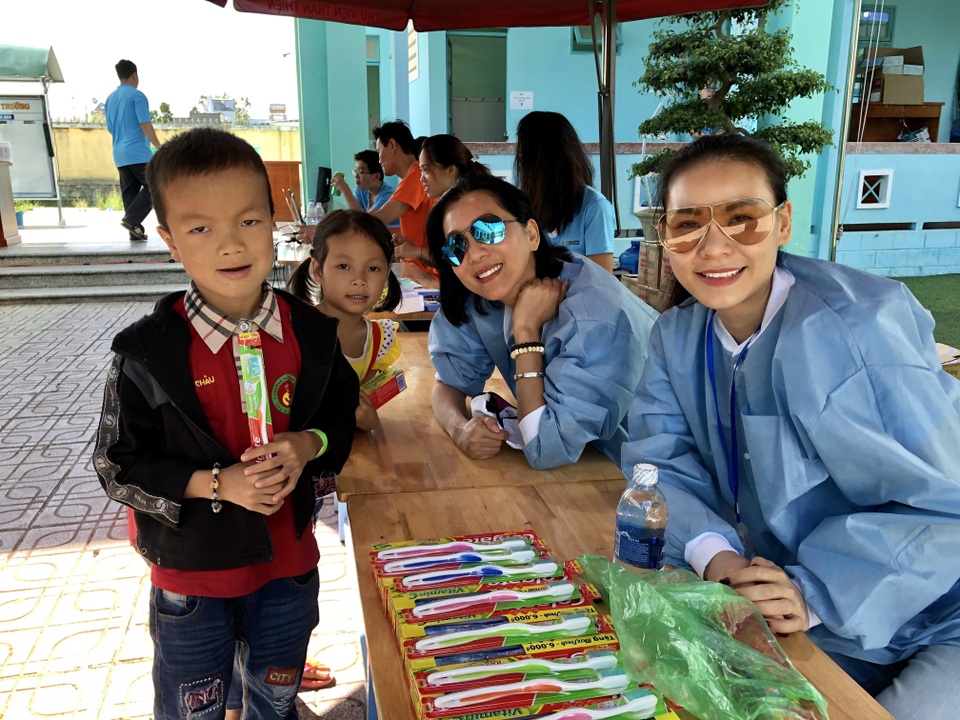 Ca sĩ Kỳ Phương Uyên tiết lộ về cuộc sống làm mẹ đơn thân - 3 Ca sĩ Kỳ Phương Uyên tiết lộ về cuộc sống làm mẹ đơn thân - 3