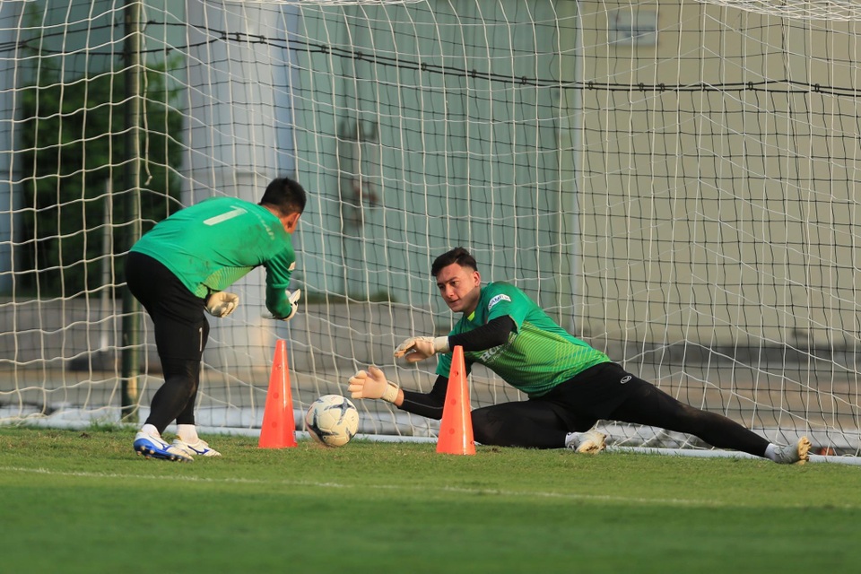 Văn Lâm: “Hàng công của Malaysia mạnh hơn so với AFF Cup 2018” - 2 Văn Lâm: “Hàng công của Malaysia mạnh hơn so với AFF Cup 2018” - 2