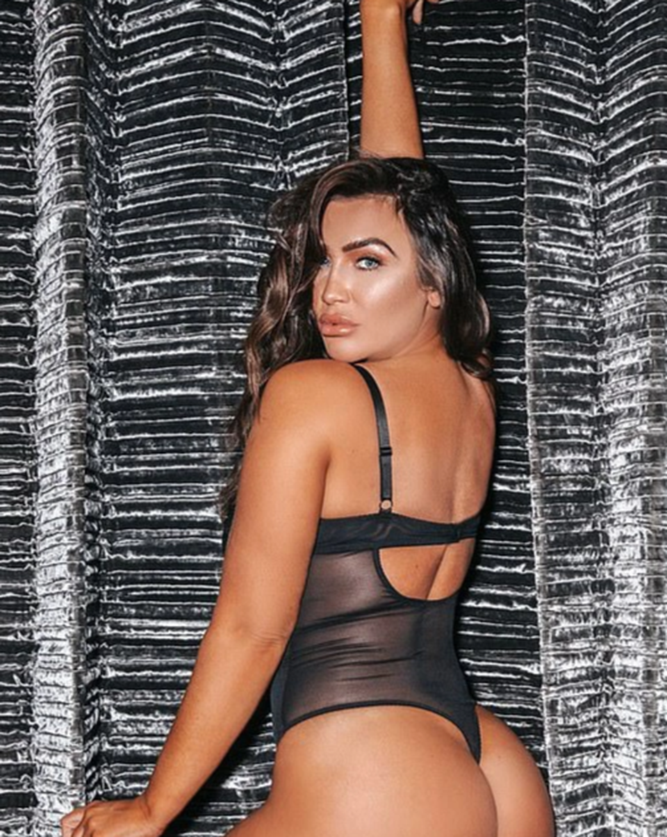 Lauren Goodger bốc lửa với nội y - 2 Lauren Goodger bốc lửa với nội y - 2