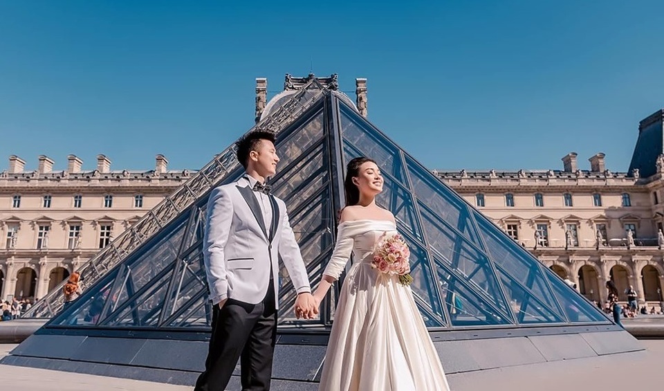 Nữ giảng viên quyến rũ, đeo vàng trĩu cổ trong ngày lên xe hoa - 3 Nữ giảng viên quyến rũ, đeo vàng trĩu cổ trong ngày lên xe hoa - 3