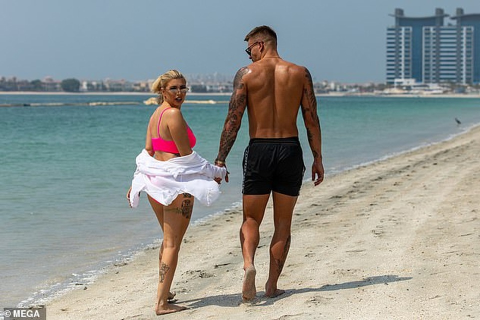 Olivia Buckland và chồng khoe dáng chắc khỏe cùng loạt hình xăm khủng - 5 Olivia Buckland và chồng khoe dáng chắc khỏe cùng loạt hình xăm khủng - 5