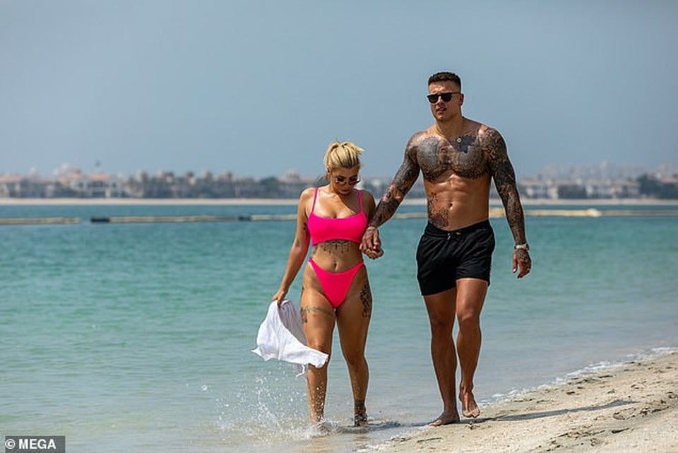 Olivia Buckland và chồng khoe dáng chắc khỏe cùng loạt hình xăm khủng - 4 Olivia Buckland và chồng khoe dáng chắc khỏe cùng loạt hình xăm khủng - 4