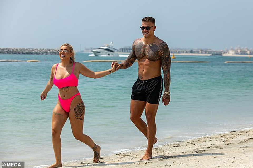 Olivia Buckland và chồng khoe dáng chắc khỏe cùng loạt hình xăm khủng - 11 Olivia Buckland và chồng khoe dáng chắc khỏe cùng loạt hình xăm khủng - 11